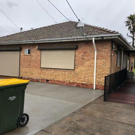 Melbourne Short Stay- Burwood Deakin Uni墨尔本民宿-迪肯大学burwood Esterno foto
